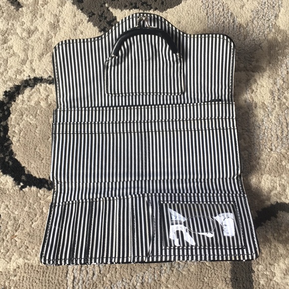 Thirty One Floral Wallet - Picture 3 of 6